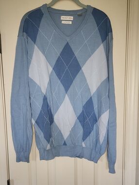 TEHAMA Light and Dark Blue Argyle V-Neck Sweater